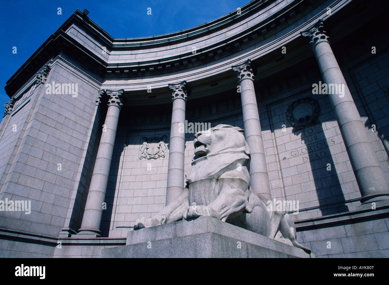 Neoklassische Kunstgalerie mit Löwenstatue, Schoolhill, Aberdeen, Grampian, Schottland Stockfoto