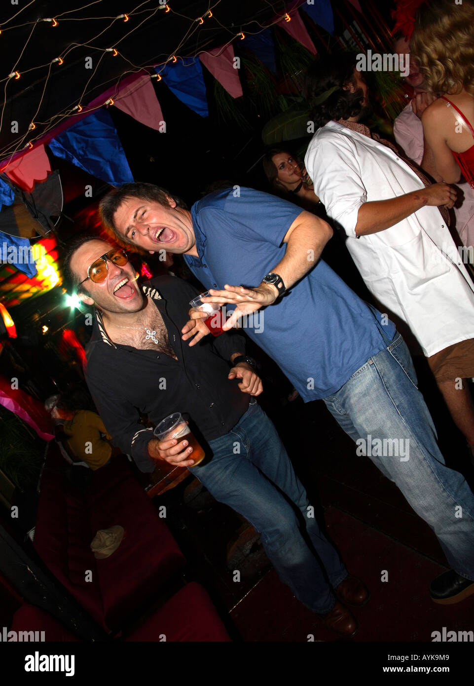 Gäste bei einem Fear and Loathing in Las Vegas party, Juni 2006, London Stockfoto Gäste bei einem Fear and Loathing in Las Vegas party, Juni 2006, London Stockfoto