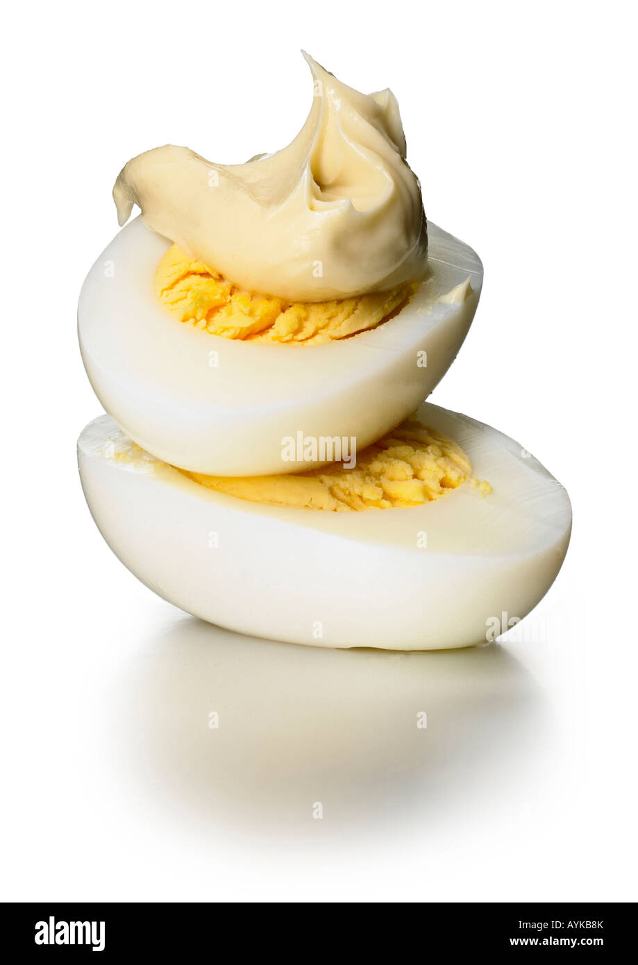 Gekochtes Ei mit Mayonnaise-Diät, gekocht, halb, frisch, Essen, gesund, geschnitten, Huhn, gekocht, Ei, Bio, Frühstück, Hintergrund, natürlich, Essen, in Scheiben geschnitten, Stockfoto