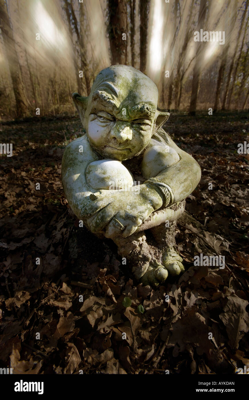 Kleiner Mann im Wald, Freizeitpark Mondo Verde, Niederlande Stockfoto