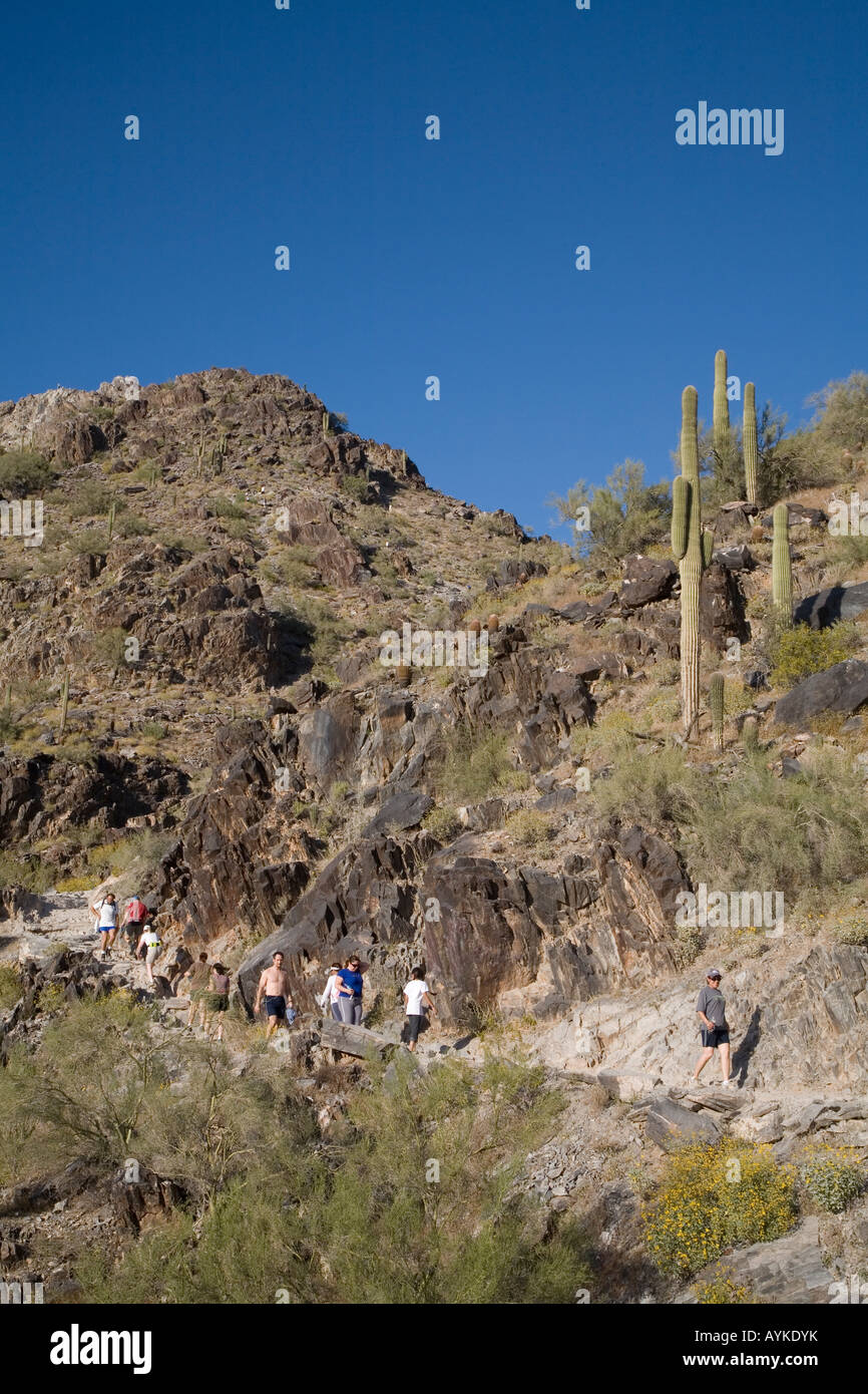 Wanderer Klettern Piestewa Peak Stockfoto