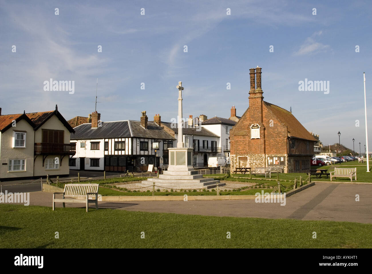 Kriegerdenkmal und Moot Hall Aldeburgh Suffolk Stockfoto