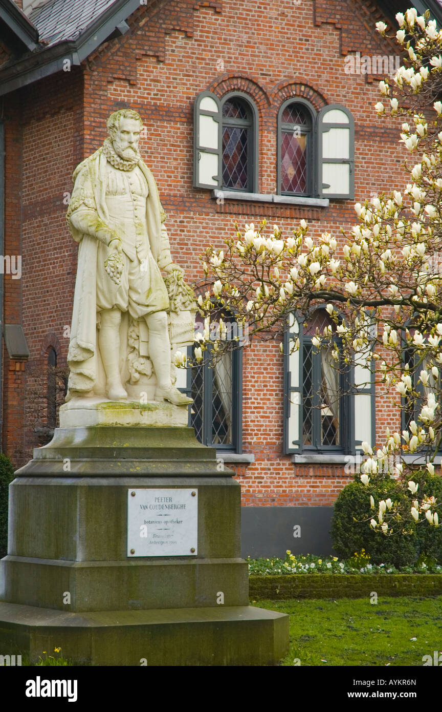 Statue von Peeter van Coudenberghe in Plantentuin Park in Antwerpen Belgien Europa Stockfoto