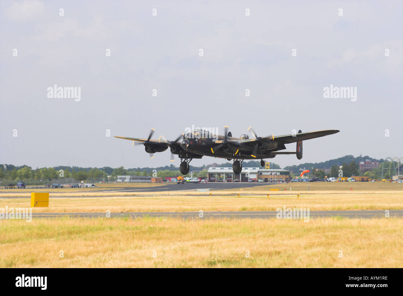 Lancaster auf Landeanflug in Farnborough Stockfoto