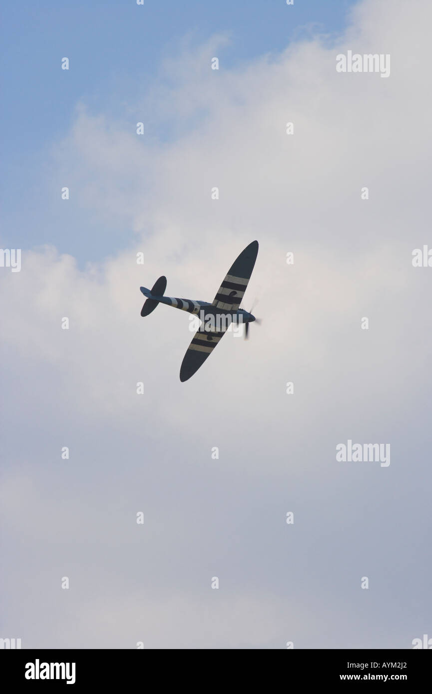 Spitfire über Farnborough fliegen Stockfoto