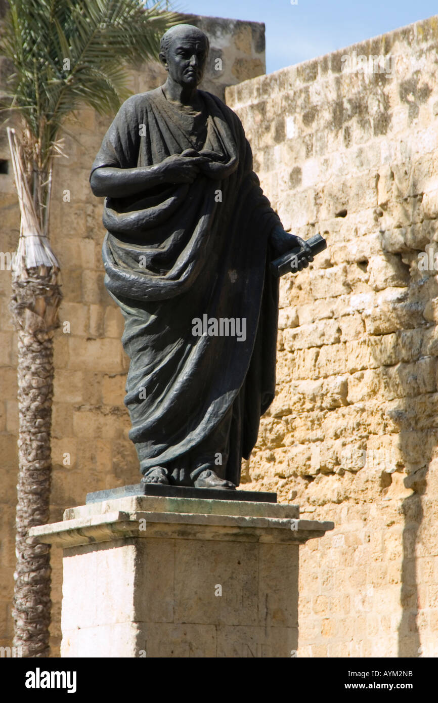Statue von Lucio Anneo Seneca in der Nähe der Puerta de Almodovar Cordoba Andalusien Spanien Stockfoto