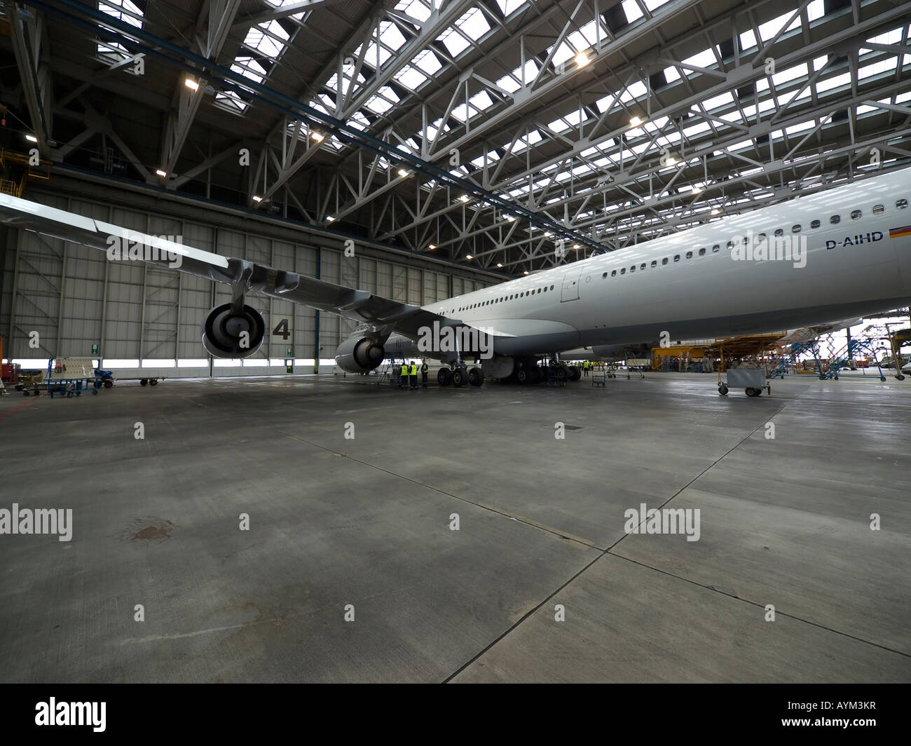 Flugzeug Airbus A 340 Lufthansa Service Halle Hangar Flughafen Fraport Frankfurt am Main Hessen Deutschland Stockfoto