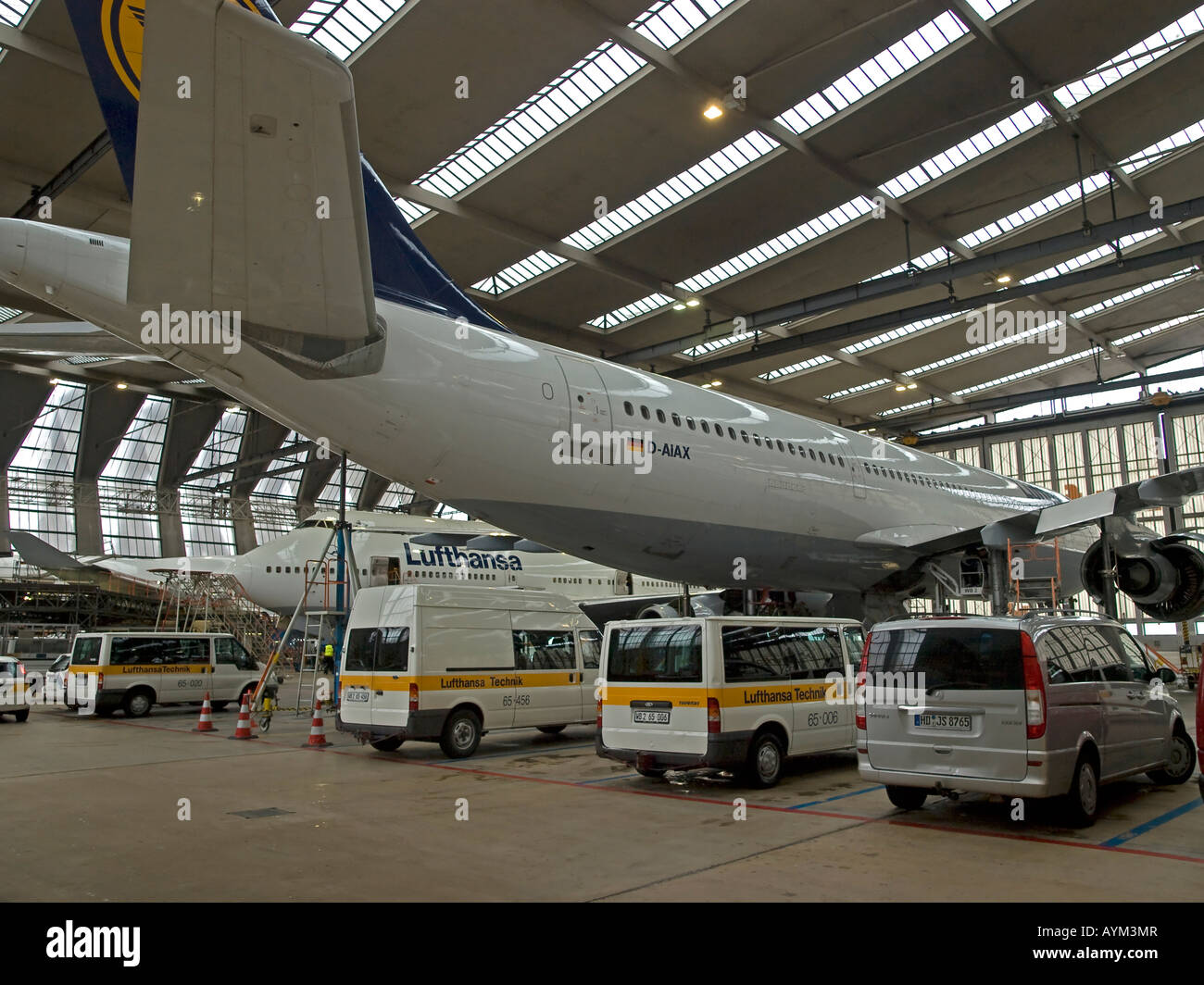Flugzeug Airbus A 340 Lufthansa Service Halle Hangar Flughafen Fraport Frankfurt am Main Hessen Deutschland Stockfoto