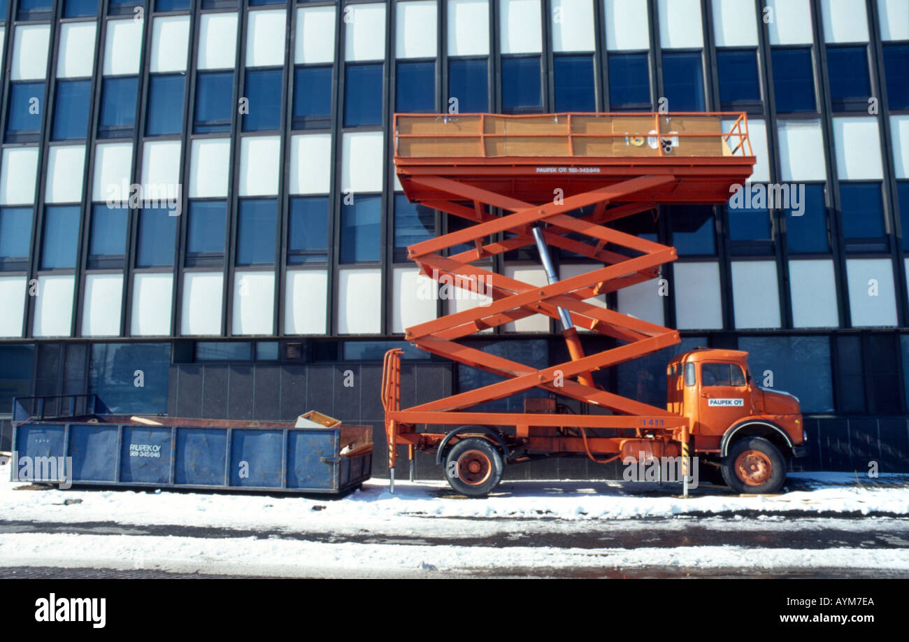 Hydraulic lift on truck -Fotos und -Bildmaterial in hoher Auflösung – Alamy