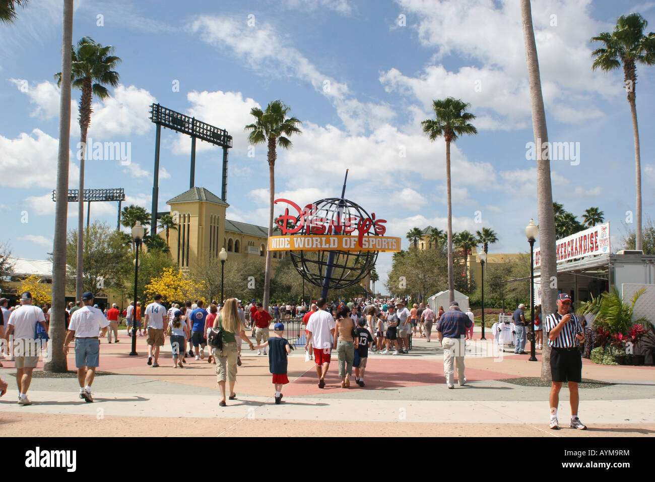 Fans, die Eingabe von Disney s Wide World of Sports Complex, ein Baseballspiel Spring Training Lake Buena Vista, Florida zu sehen Stockfoto
