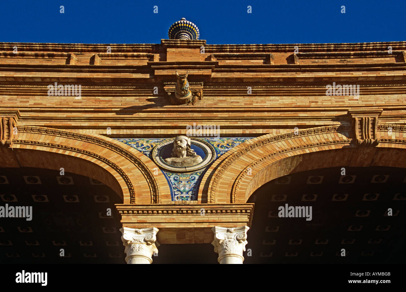 Verzierten Bögen in Plaza de Espana, Sevilla, Spanien Stockfoto