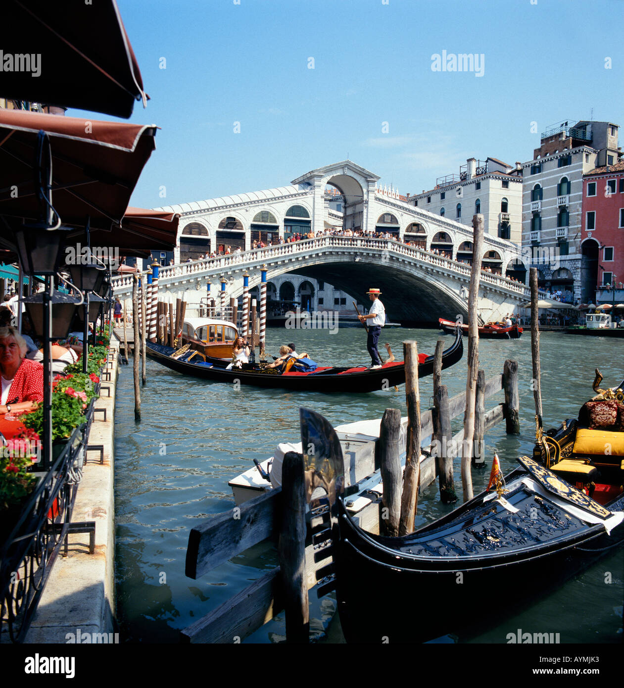 Die Rialtobrücke über den Canal Grande-Venedig-Italien Stockfoto