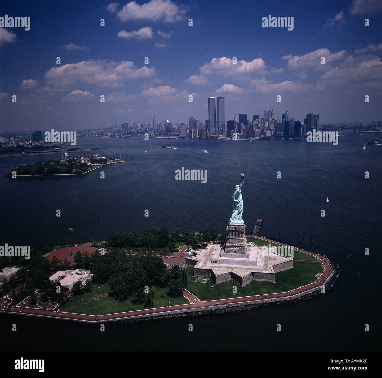New York Blick von Freiheitsstatue in Radium der Twin Towers USA Stockfoto