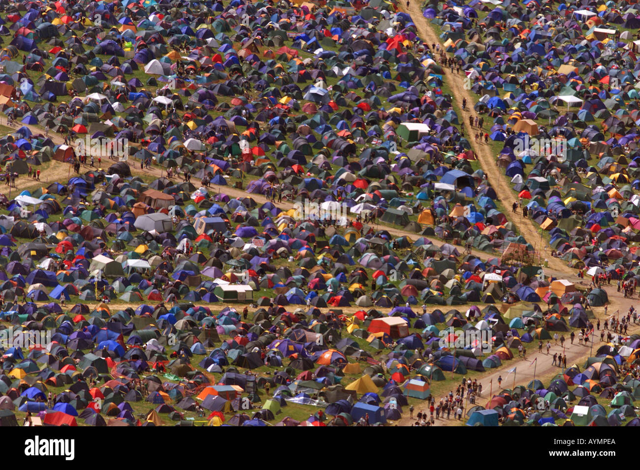 Das Meer von Zelten und Menschen Glastonbury Festival Somerset UK Stockfoto