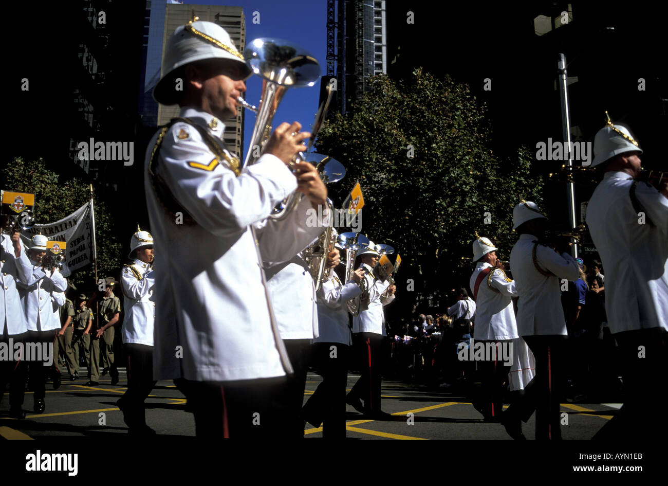 Anzac Day April 25 Sydney Australien der Universität von New South Wales Band Marching in der Nähe des Hyde Park Stockfoto