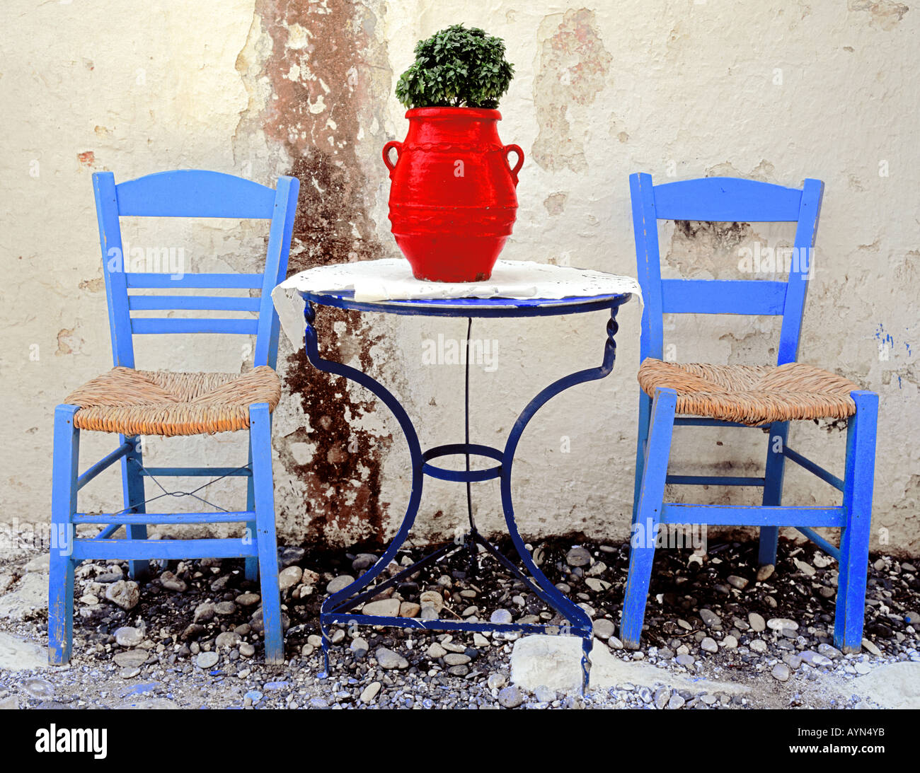 Zwei Stühle und den Tisch Kos Griechenland Stockfoto