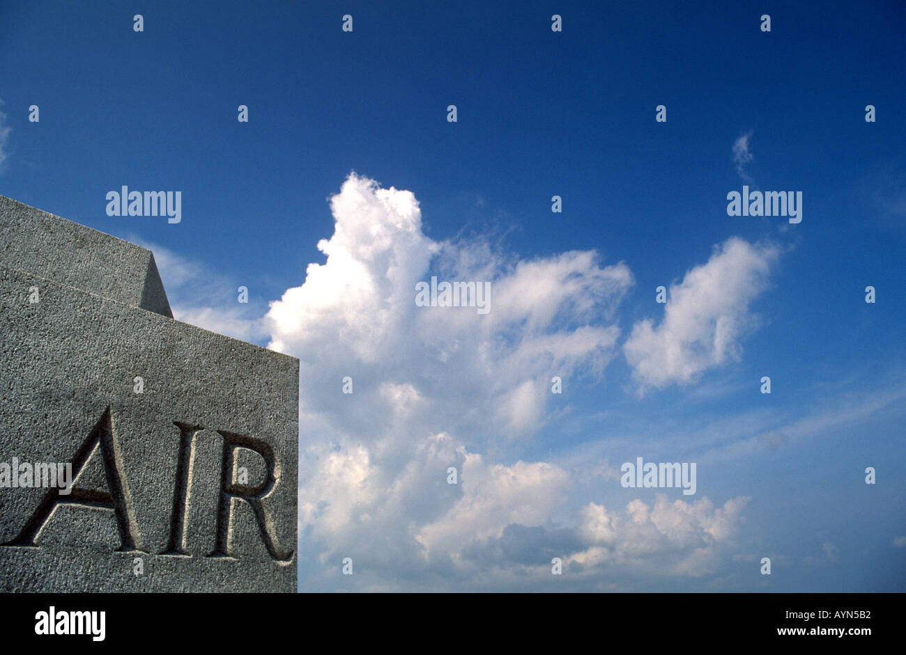 Das Wort Luft auf die Wright Brüder Memorial Kitty Hawk, Kill Devil Hill, Outer Banks, North Carolina, NC, USA eingeschrieben. Stockfoto