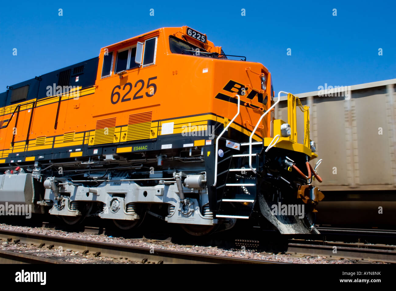 Ein brandneues BNSF Lokomotiven sitzt auf dem Hof in Chicago als Kohle trainieren geht. Stockfoto