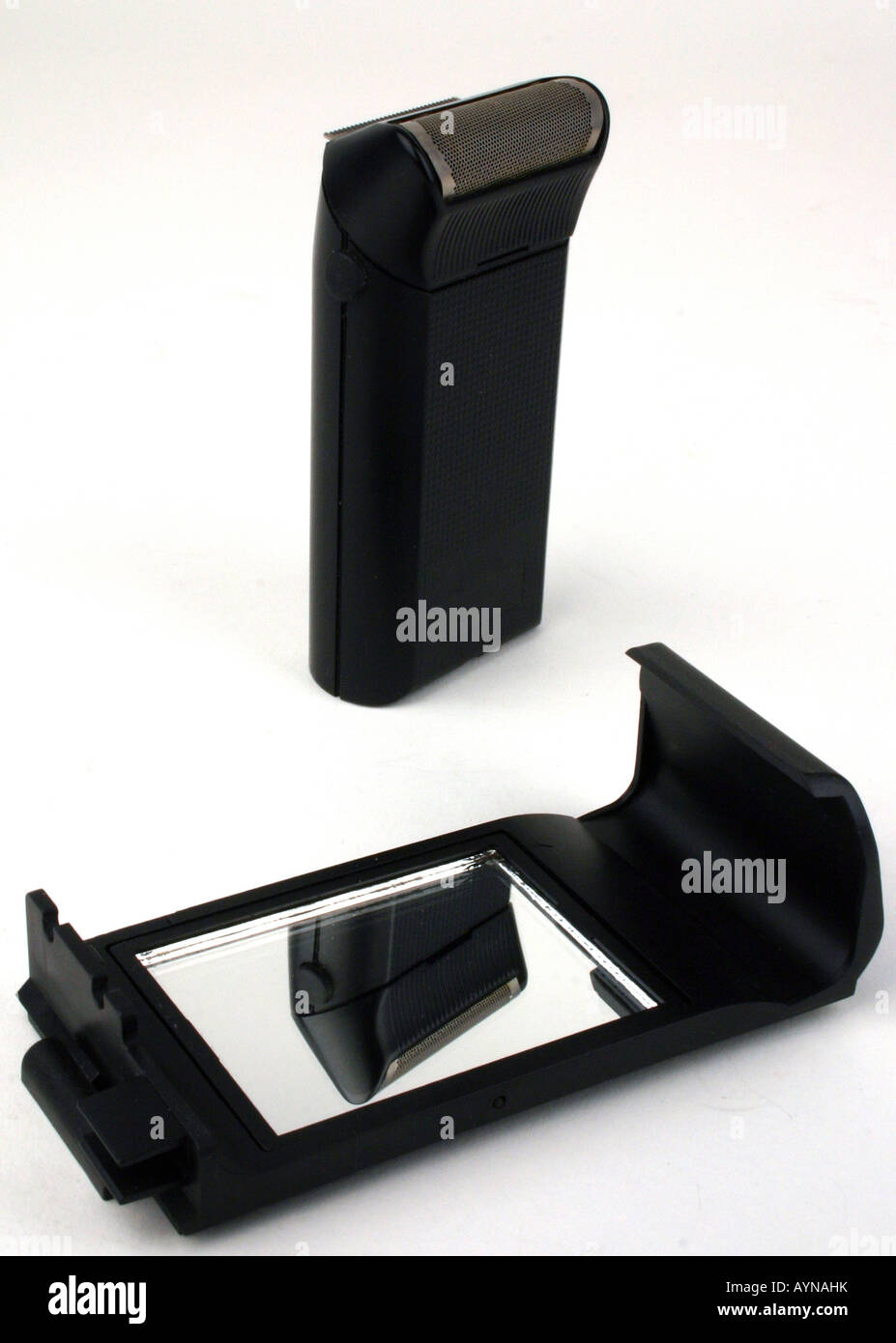 Haushalt, elektronischer Trockenrasierer bebo sher 2001, produziert vom Kombinat Bergmann-Borsig, Berlin, DDR, 1983, historisch, historisch, Ostdeutschland, 20. Jahrhundert, Studioaufnahme, Produkt, Objekt, 1980er Jahre, Design von Andreas Kuhrt, In DDR, DDR, Elektrogerät, Fabrikdesign, Stockfoto