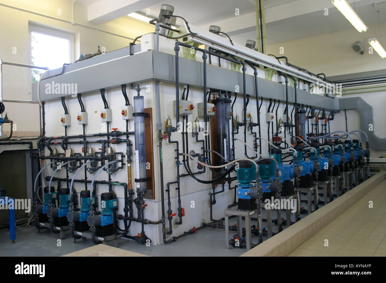 Moderne Ausrüstung für Wasserleitungsnetz chemische hinzufügen Stockfoto