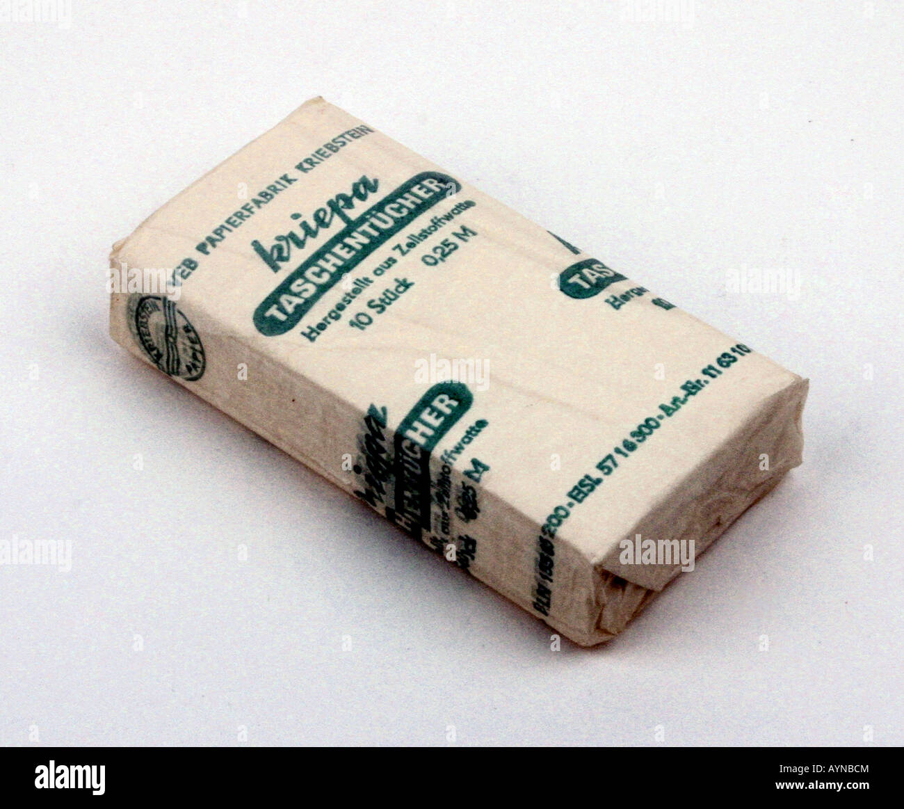 Haushalt, Papier-Taschentuch "Kriepa", produziert vom volkseigenen Betrieb  Papierfabrik Kriebstein, DDR, 1980er Jahre Stockfotografie - Alamy