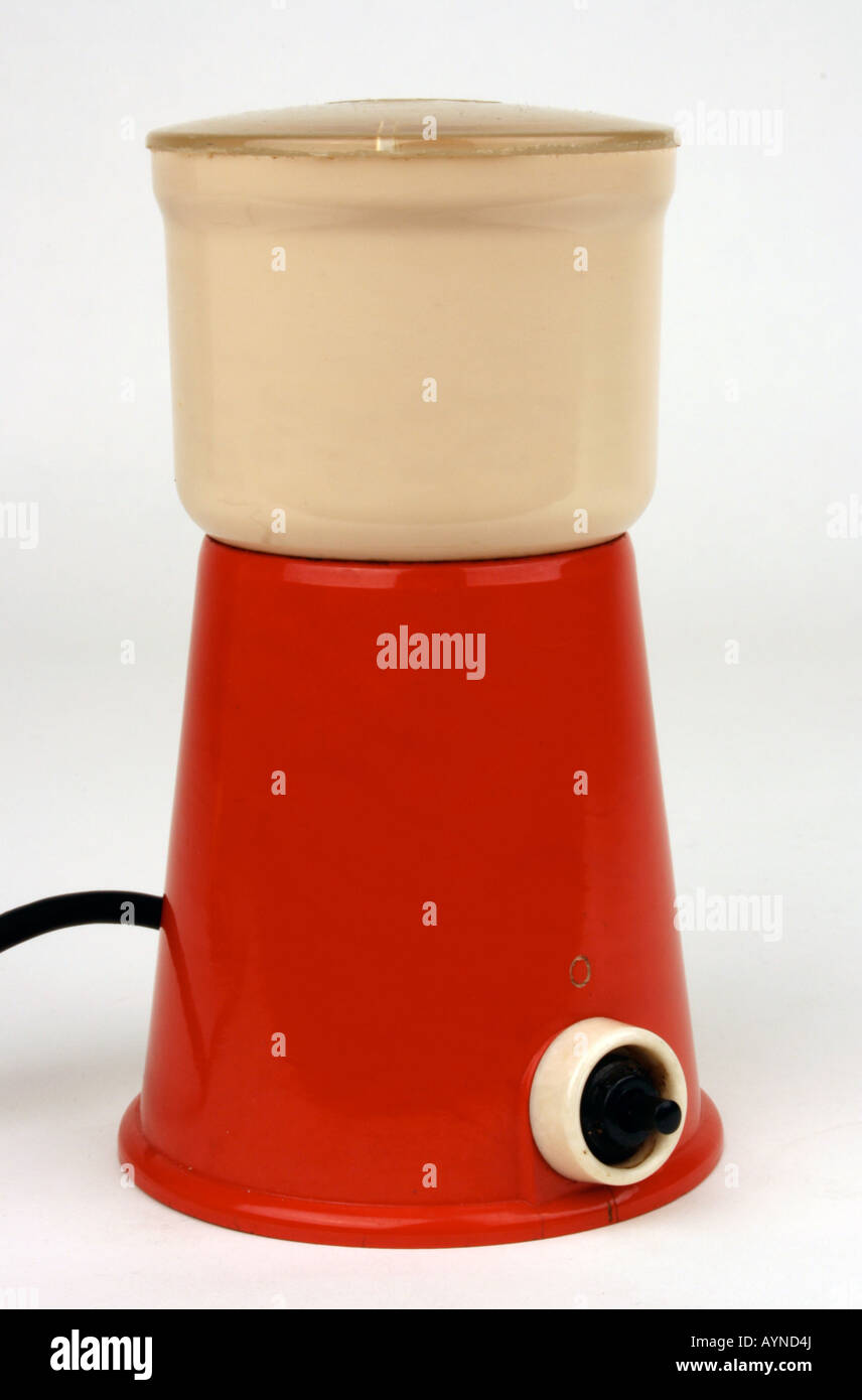 Haushalt, Küche und geschirr, elektrische Kaffeemühle Komet (Duroplast),  hergestellt vom Kombinat (VEM) Galvanotechnik, DDR, Ende der 1950er Jahre  Stockfotografie - Alamy