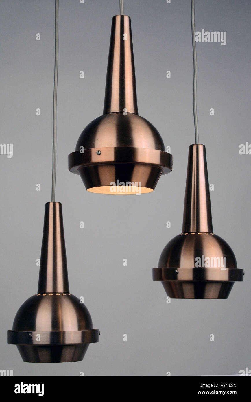 Möbel, Lampen und Licht, leuchten drei Pendelum P 630, produziert von PGH  Metalldruecker und Guertlerhandwerk Halle, DDR, 1960er Jahre  Stockfotografie - Alamy
