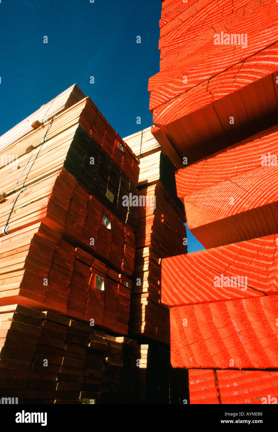 Stapel von Holz gezeigt an einem lumberyard Stockfoto