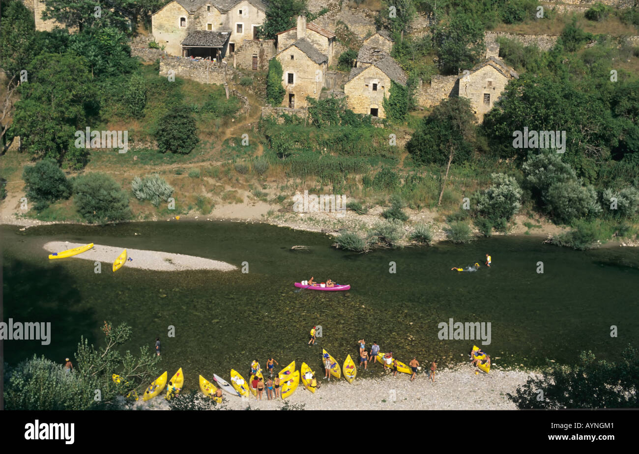 Kanufahren auf dem Fluss Tarn GORGES DU TARN LANGUEDOC-ROUSSILLON FRANKREICH EUROPA Stockfoto