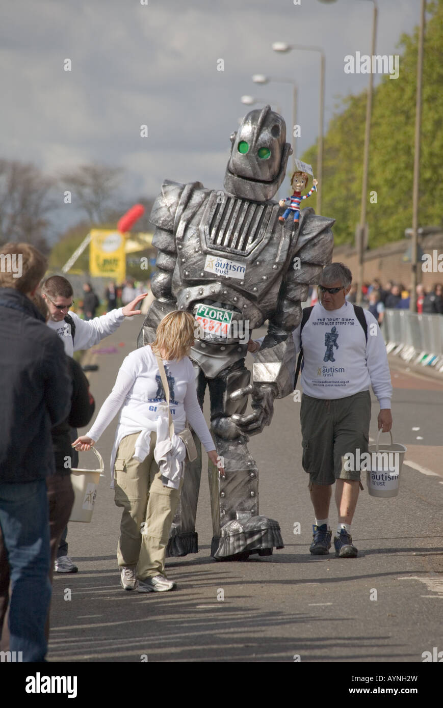 Flora London Marathon 2008 Kostüm Kostüm Läufer Anheben des Geldes für wohltätige Zwecke Autismus Stockfoto