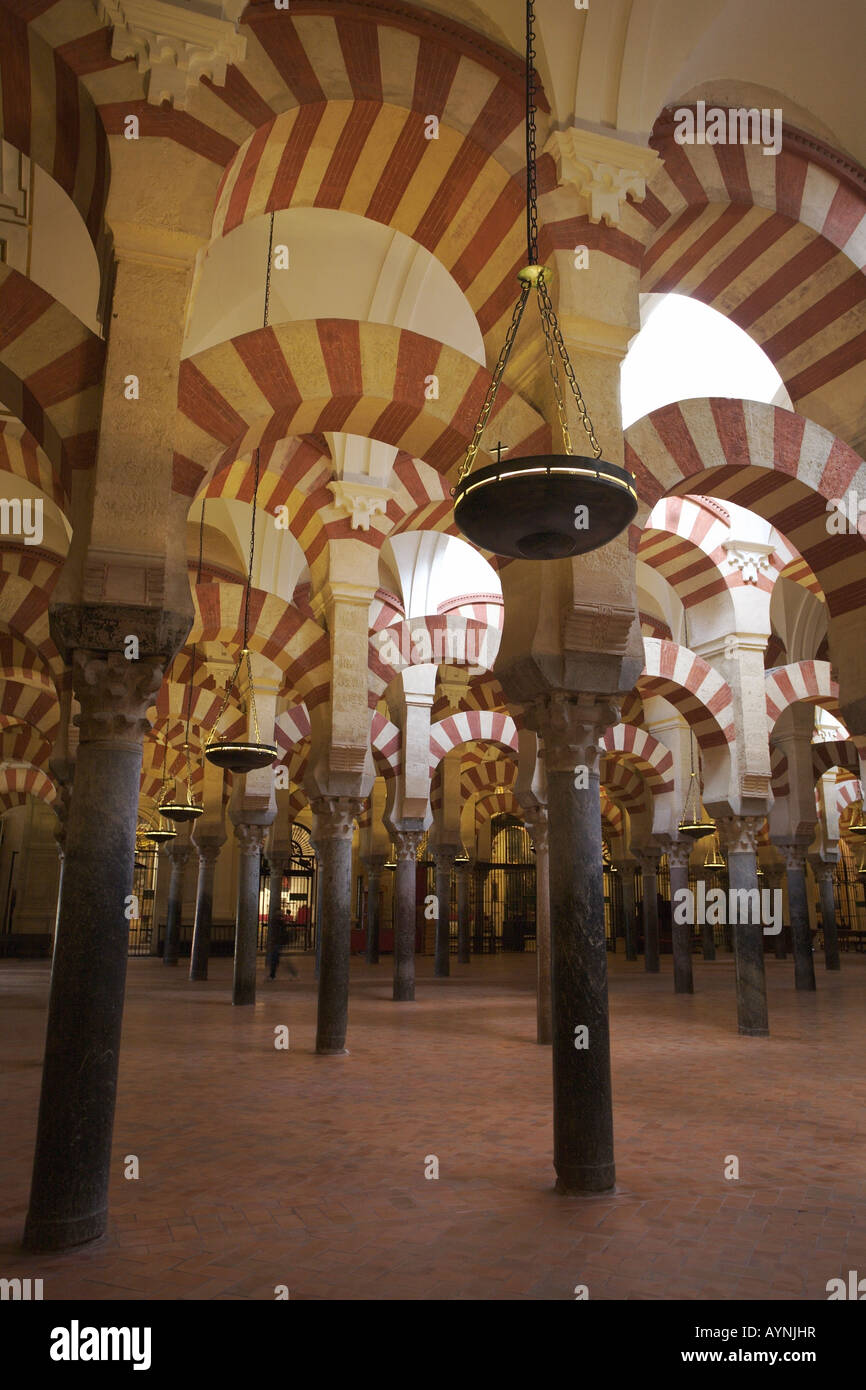 Inneren Säulen in der Kathedrale von Cordoba. Córdoba, Andalusien, Spanien Stockfoto