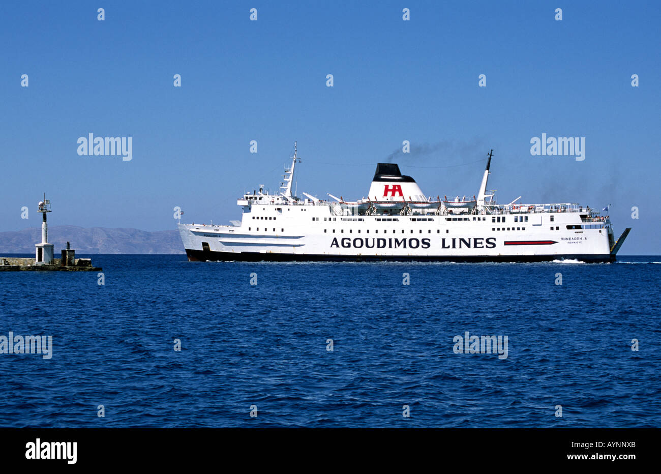 Penelope A von Agoudimos Lines auf Tinos in der griechischen Ägäis-Inseln Stockfoto