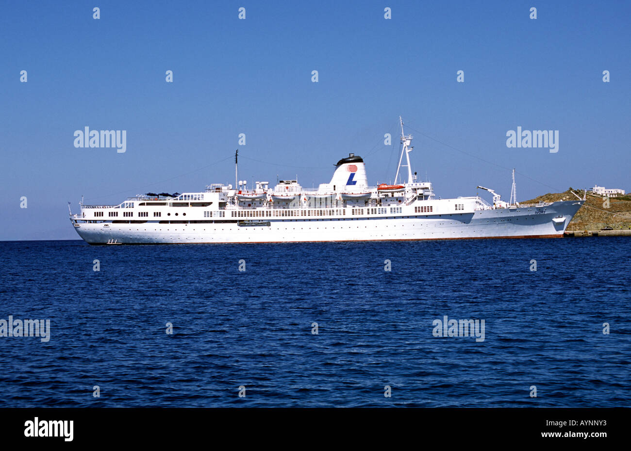 Louis Cruise Lines Kreuzfahrtschiff Elfenbein auf Tinos in der griechischen Ägäis-Inseln Stockfoto