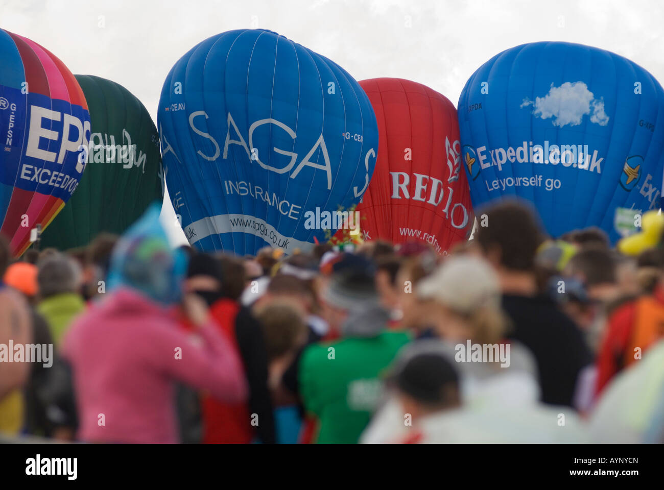 Sport Sponsoring Business unterstützt Sportveranstaltungen London Marathon Läufer Blackheath South East London 2008 2000s UK HOMER SYKES Stockfoto