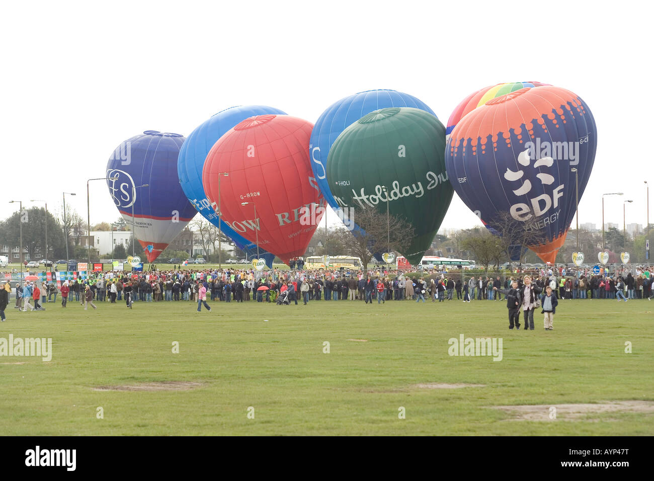 Die blauen Start für den London Flora 2008 Marathon, Just außerhalb Greenwich Park, London, England. Stockfoto