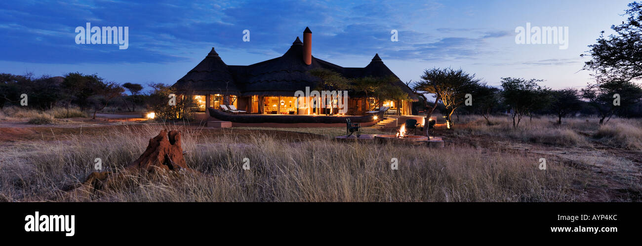 Die Bush-Suite bei Sonnenuntergang beherbergt eines der exklusiven Luxus in Okonjima Private Game Reserve Namibia Stockfoto