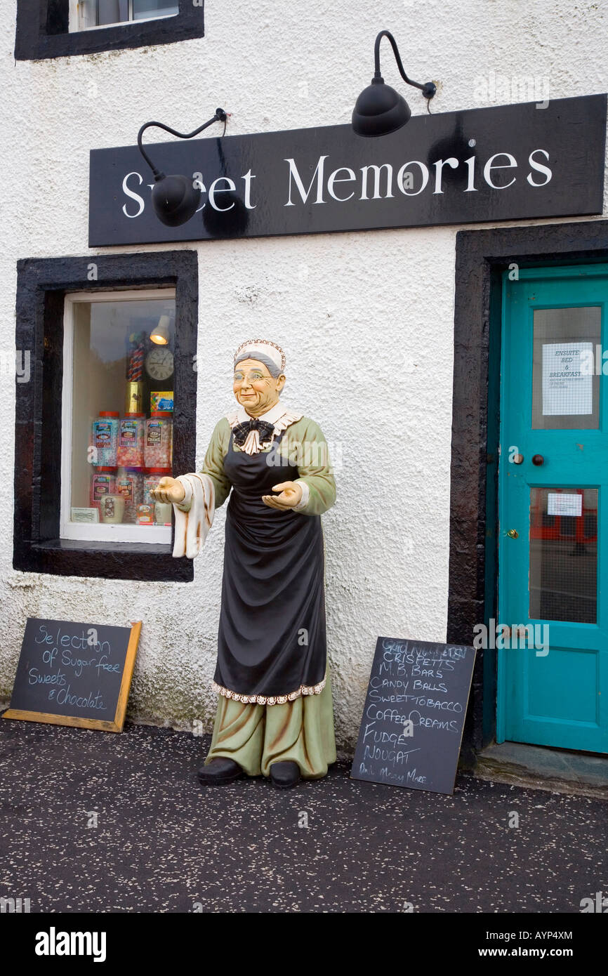 Die georgischen Traditionelle Sweetie Sweet Memories' Shop Business Verkauf altmodische Süßigkeiten in Main St, Invererary, Argyll, Schottland, Großbritannien Stockfoto