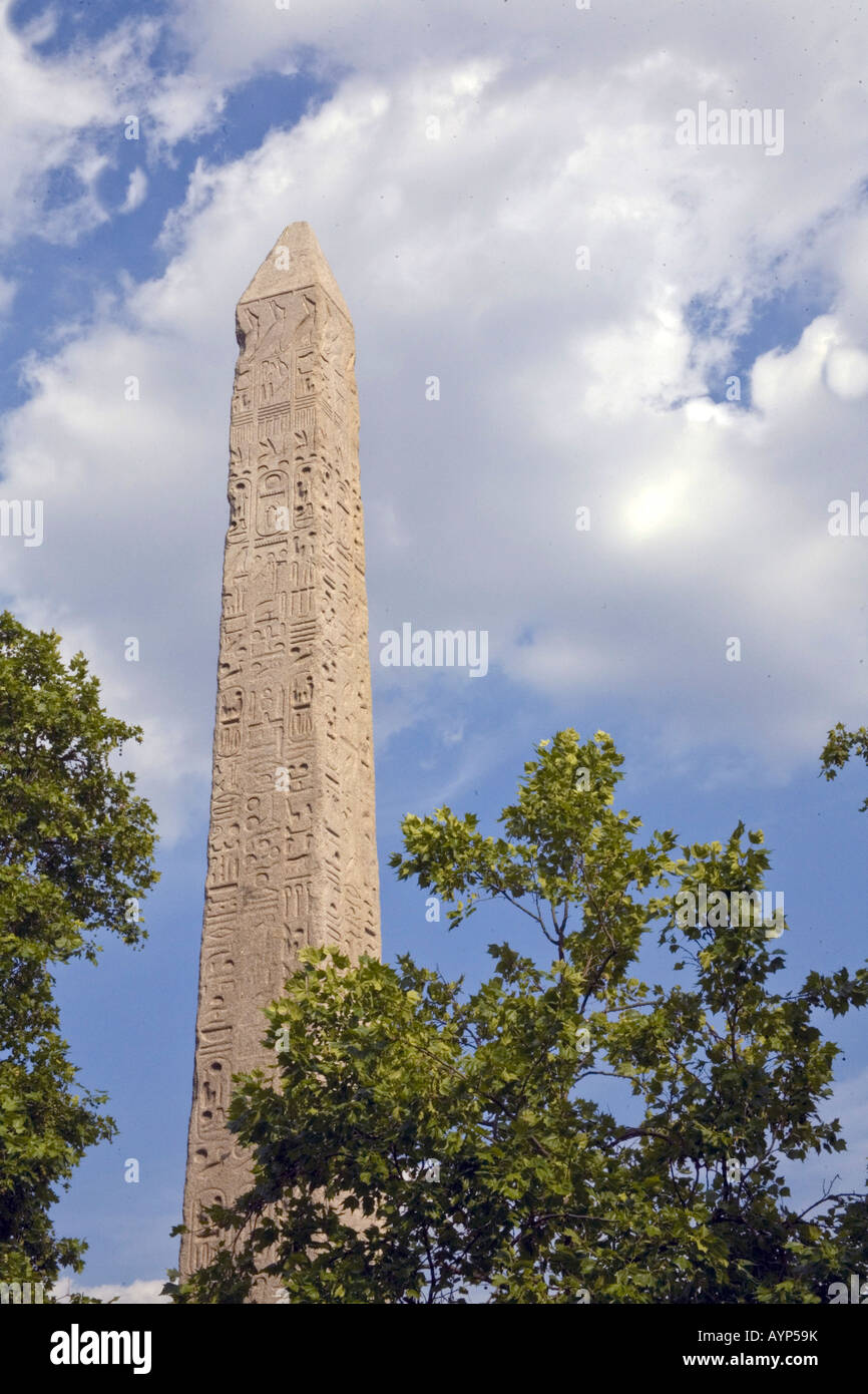 Cleopatras Nadel einem alten ägyptischen Monument auf dem Damm in London England Stockfoto