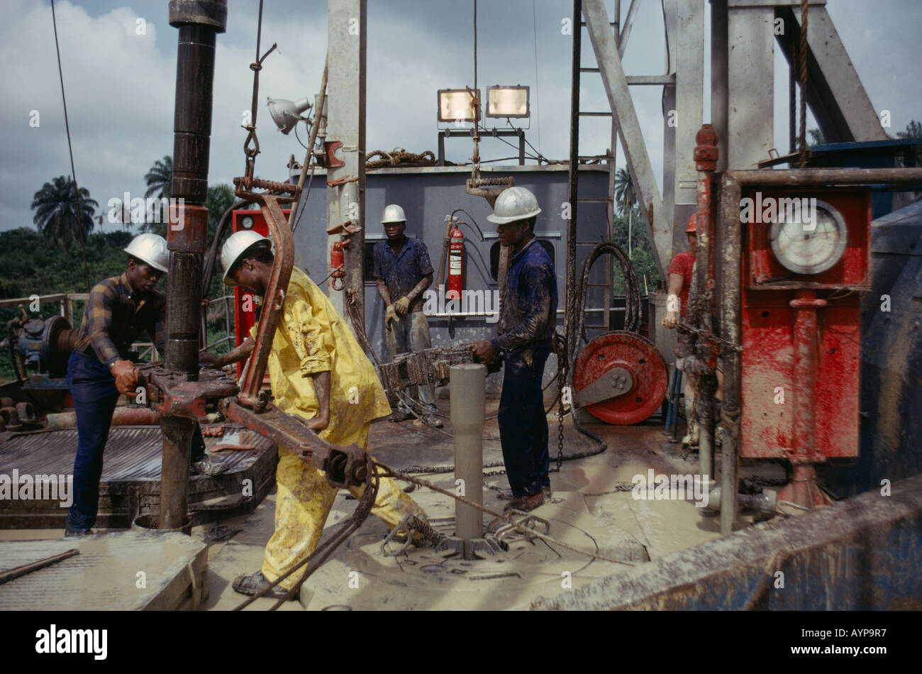 NIGERIA Westafrika Rivers State Industriearbeiter auf Shell-Bohrinsel Bohrinsel Stockfoto