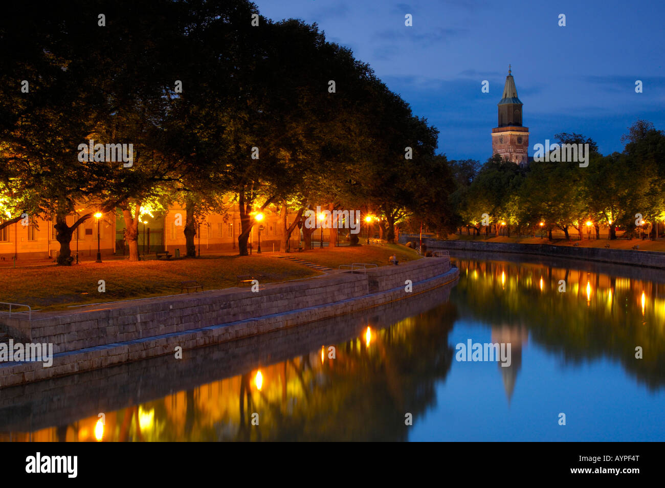 Blick auf Fluss Aura nach Sonnenuntergang, Turku, Finnland Stockfoto