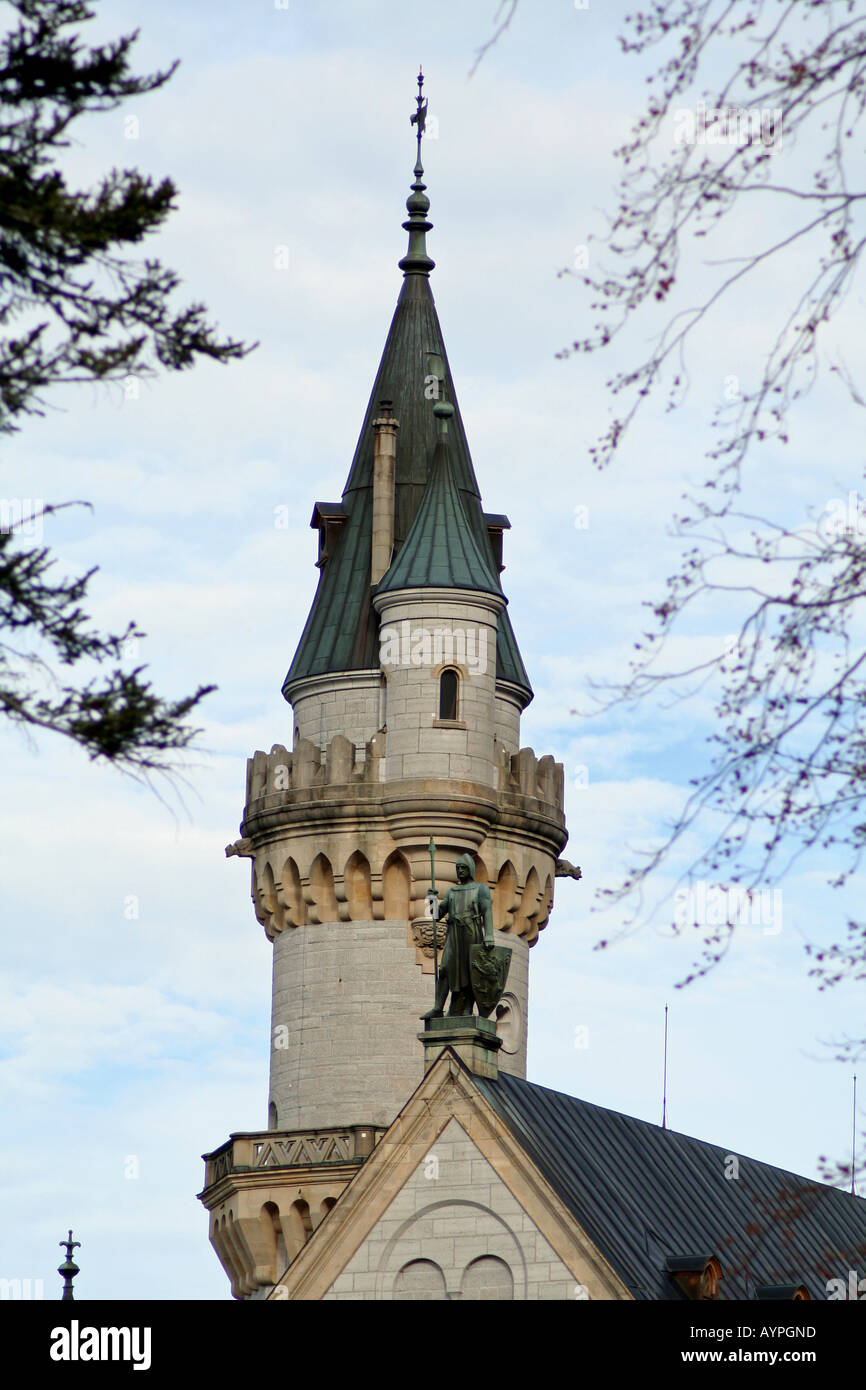 Neuschwanstein Castle Turm zwischen den Bäumen Stockfoto