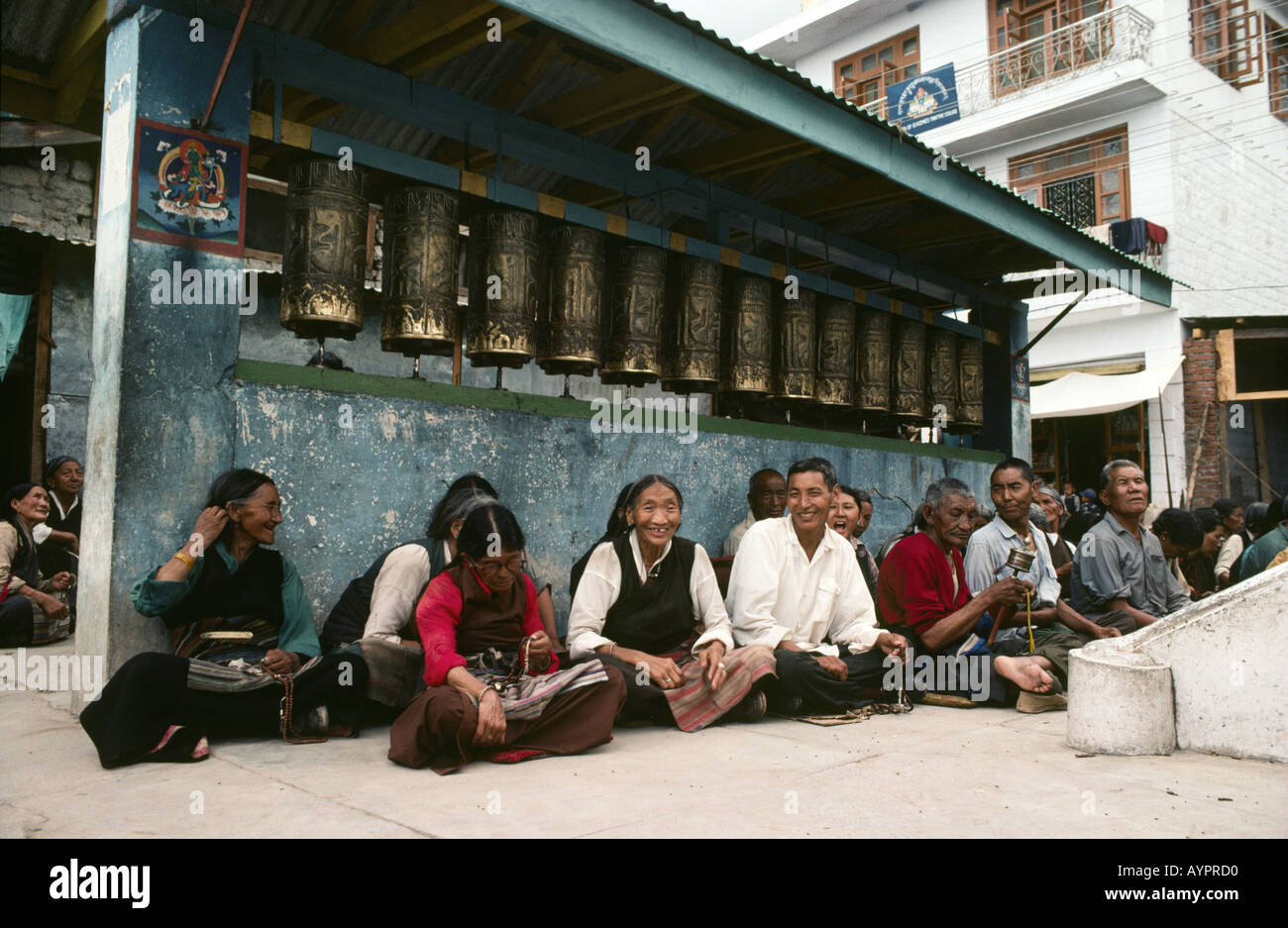 Tibetische Flüchtlinge sammeln für die Gebete. In Dharamsala, Indien, Stockfoto