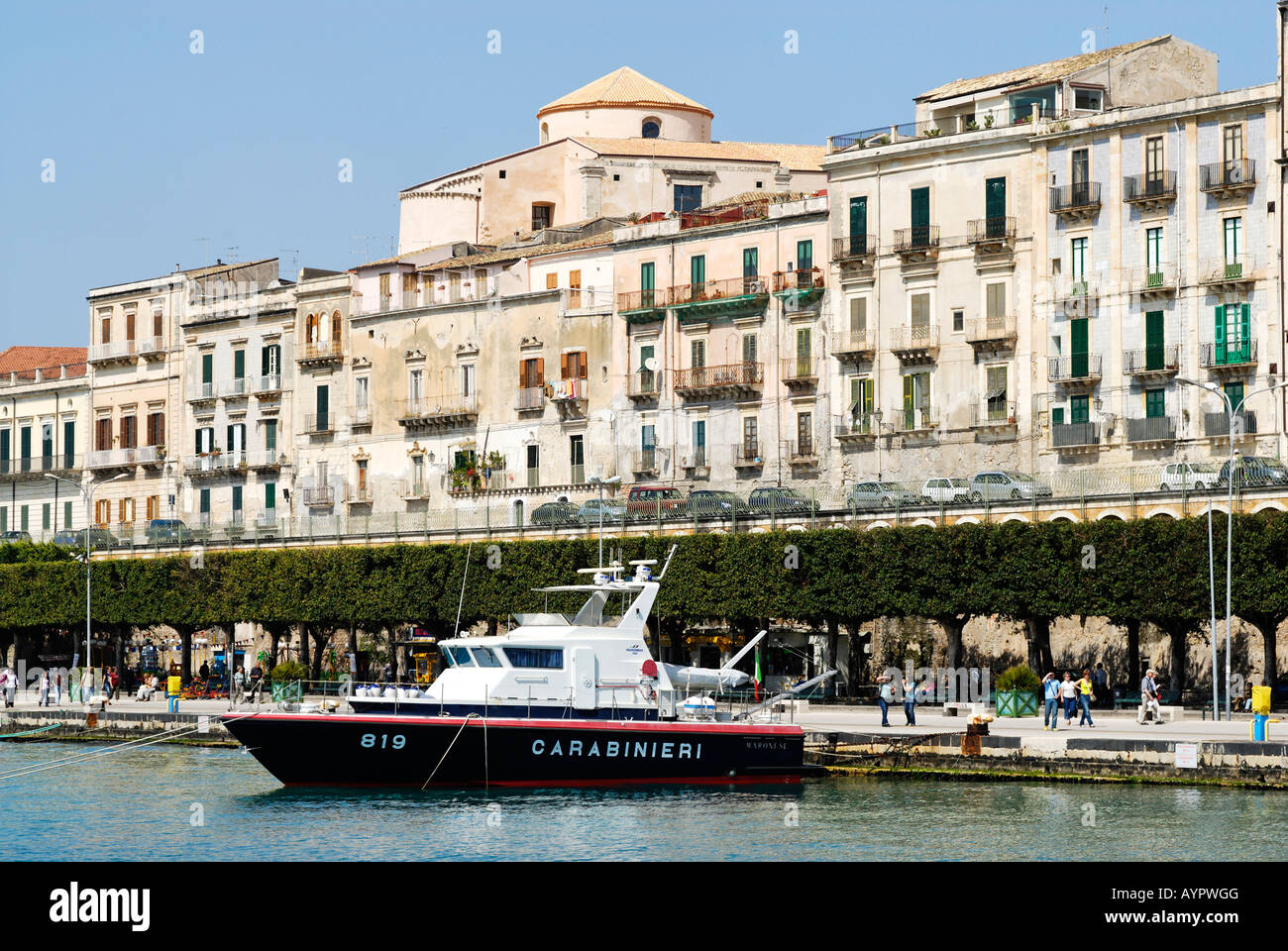 Carabinieri (italienische Gendarmerie) Boot im Hafen von Syrakus, Sizilien, Italien Stockfoto