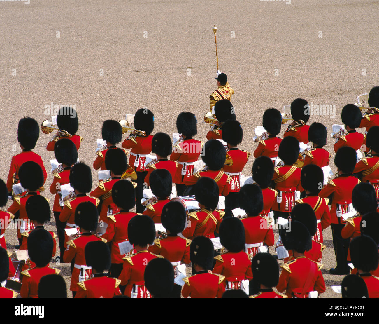 Folgen Sie der Führer Grenadier Guards Band an Trooping der Queens Farbe am Horseguards Parade in London Stockfoto