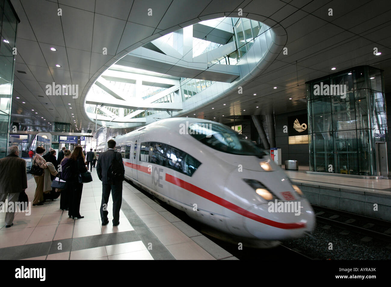 ICE 3 High-Speed-Bahn, Bahnhof am Flughafen Frankfurt am Main, Hessen, Deutschland, Europa Stockfoto