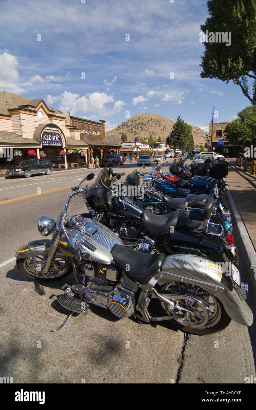Harley Davidson Motorräder parken auf einer Straße in Jackson, Wyoming, USA Stockfoto