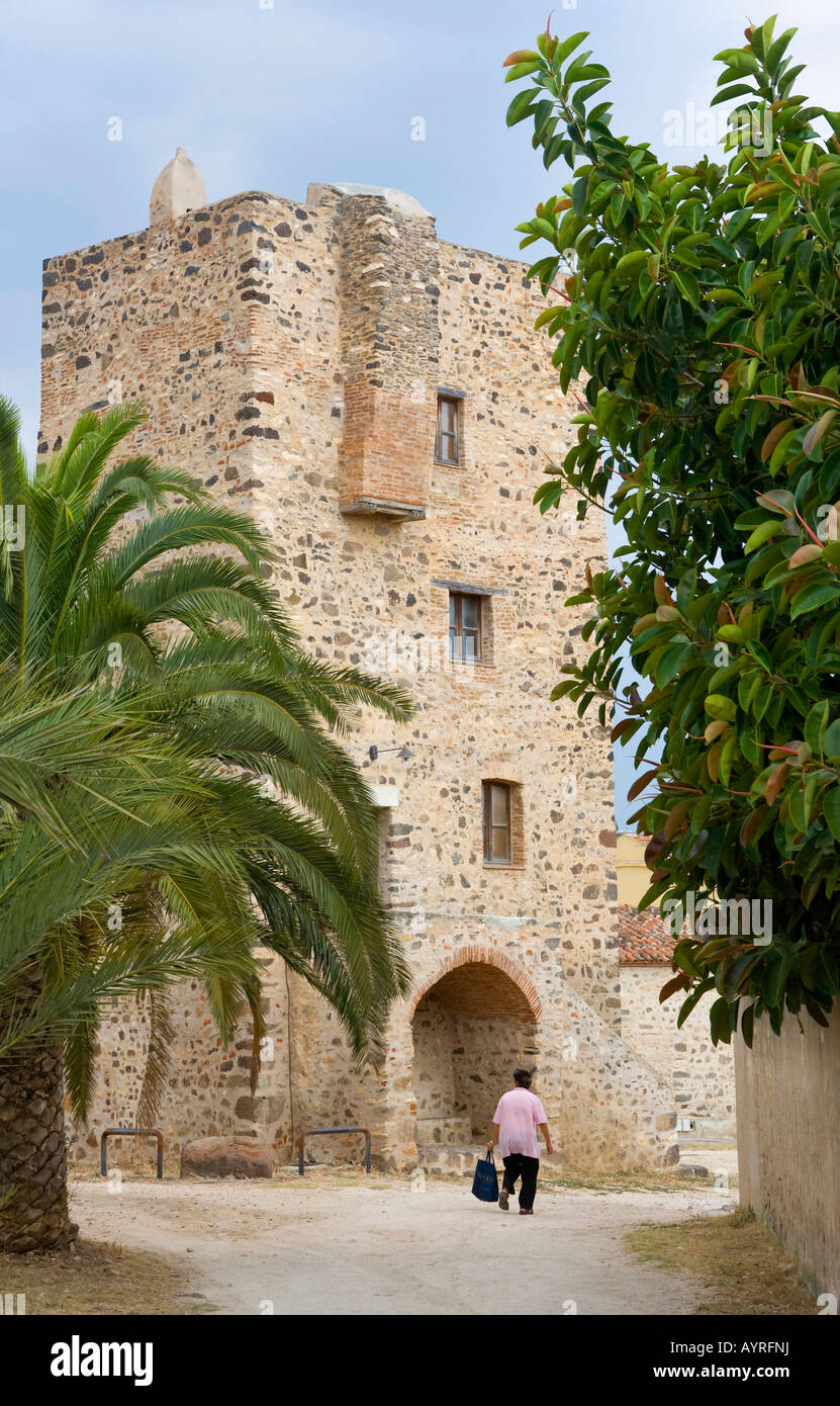 Haus und Turm Torre di S Antonio, Orosei, Sardinien, Italien Stockfoto