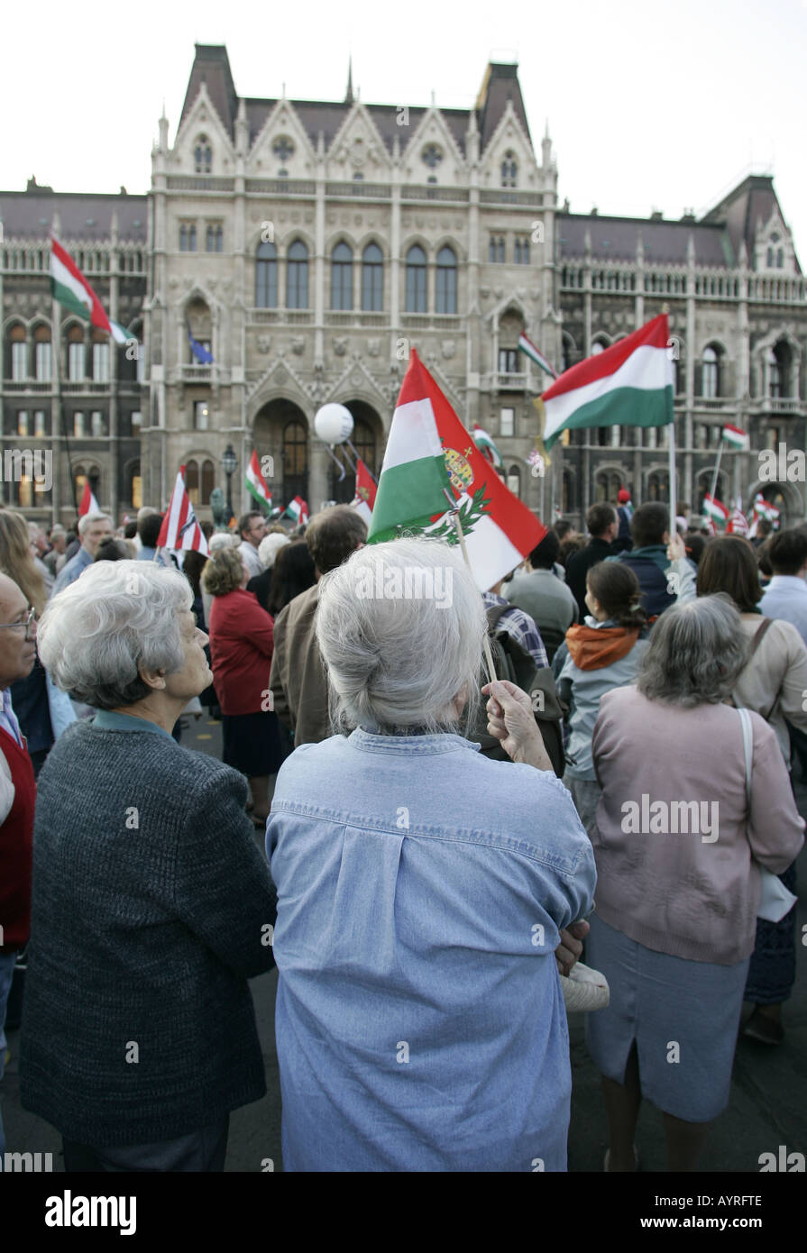 Politischer Protest auf dem Kossuth Platz vor Parlamentsgebäude in Budapest, Ungarn. Stockfoto