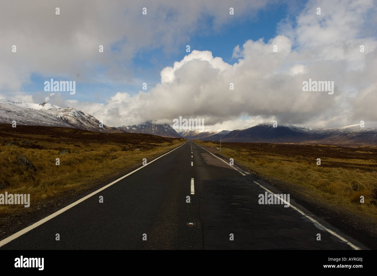 Straße durch Glen Coe Stockfoto