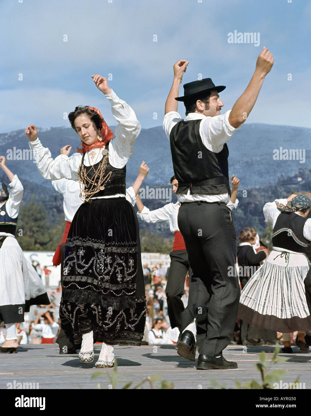 Volkstanz Paar in regionalen Kostüm im Minho, Nordportugal Stockfoto